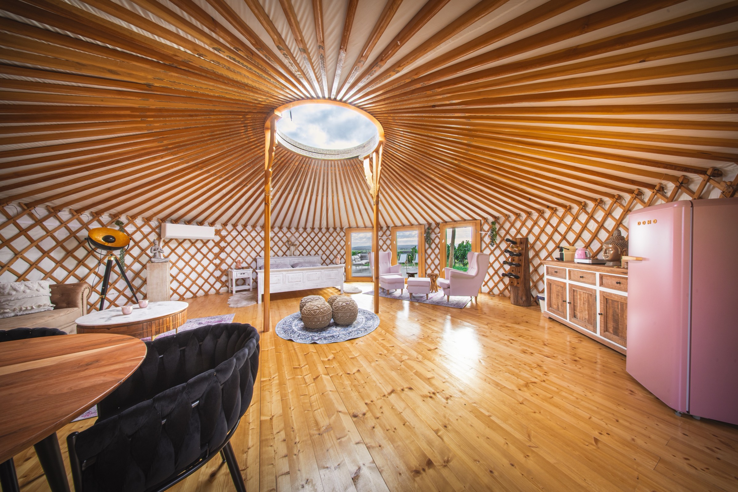 Interier jurty Mei Zi shora